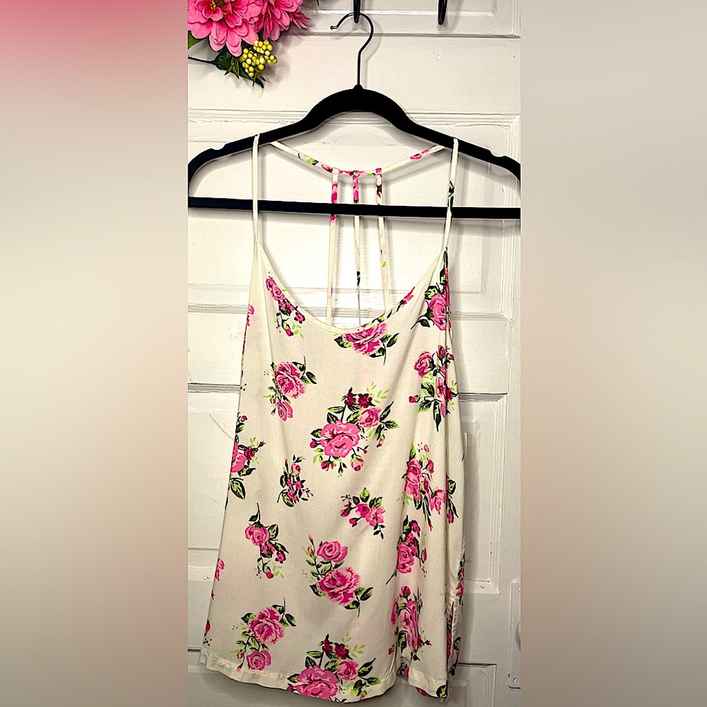 White floral tank top. New with tag. Brand:No Boundaries Size: Juniors Large